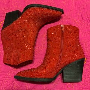 RazzleDazzel the day away with these Wsize8 red hot blingy zip up booties